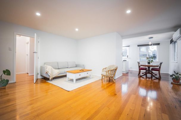 Sunny beautifully renovated 3 bedroom family home - Photo 1
