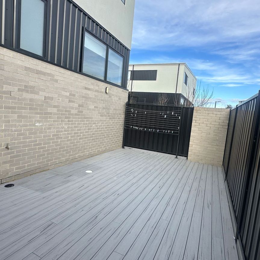 Contemporary Living in the Heart of Throsby - Photo 1