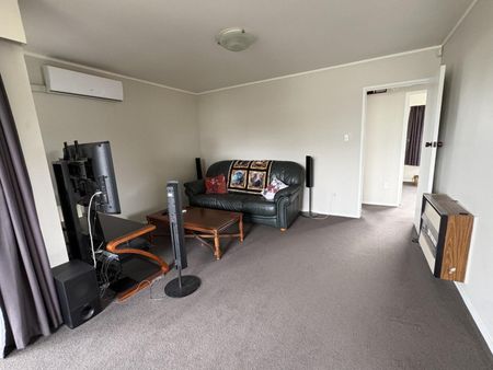 Comfortable & Convenient Living in Popular Pukete - Photo 3