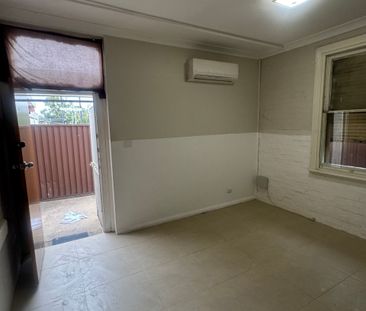 ONE WEEKS FREE RENT IF LEASED PRIOR TO XMAS BREAK!!! - Photo 1