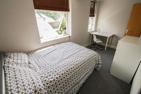 5 bedroom flat to rent - Photo 4