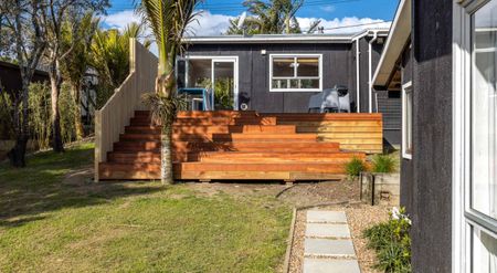 Charming 3-Bedroom Home with Sleepout - Photo 3