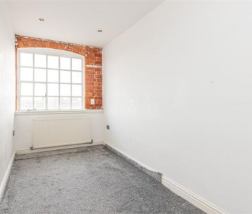 3 bed Apartment To Let - Photo 2