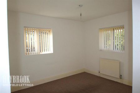 3 bedroom semi-detached house to rent - Photo 4
