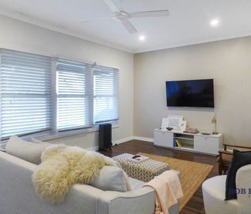3 bedroom home just a short distance from the CBD & Tamworth Street... - Photo 1