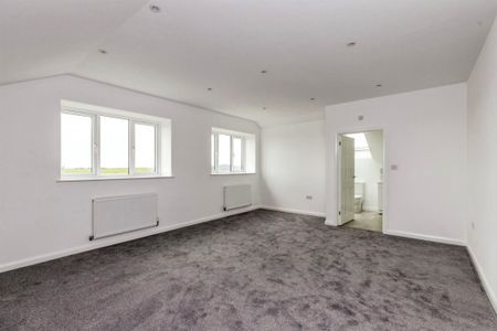 PETERBOROUGH - Photo 2