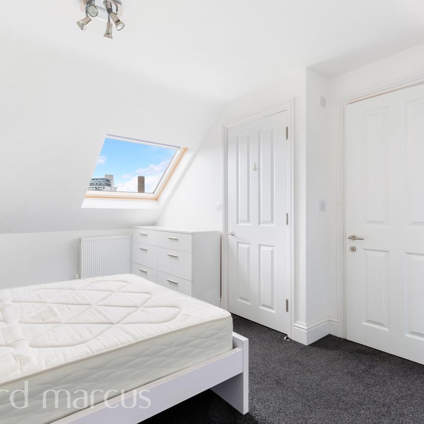 Mulgrave Road, Sutton - Photo 1