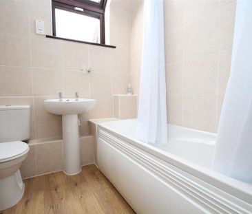 2 bedroom end of terrace house to rent - Photo 5