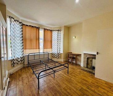 Yew Tree Road, Slough, Berkshire, SL1 - Photo 2
