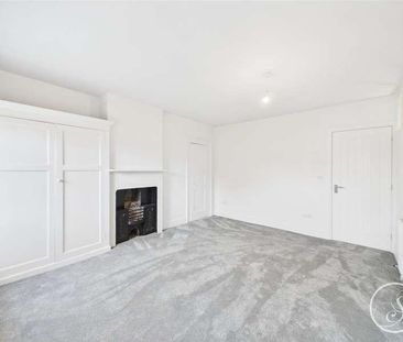 The Avenue, Harewood, Leeds, LS17 - Photo 1