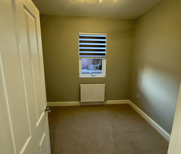 5 bedroom semi-detached house to rent - Photo 2