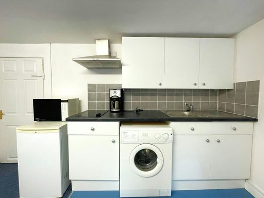 Maisonette to rent on - Photo 1