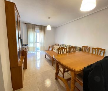 Alquiler de piso en Calle Berlín - Photo 2