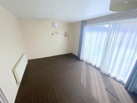 3 bedroom end of terrace house to rent - Photo 2