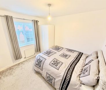 3 bedroom end of terrace house to rent - Photo 4