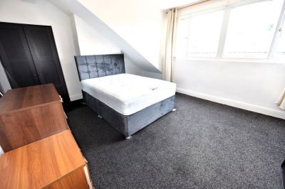 2 bedroom House in Ebor Mount, Leeds - Photo 2