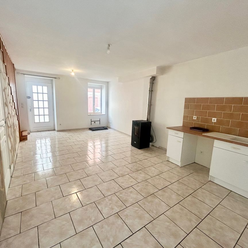 Location Maison 4 pièces 78m² COMBRONDE 63460 - Photo 1
