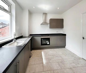 3 bedroom terraced house to rent - Photo 2