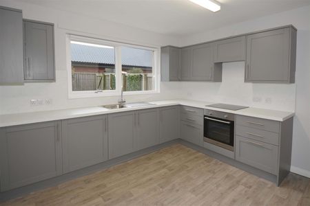 2 Bed House - Terraced - Photo 3