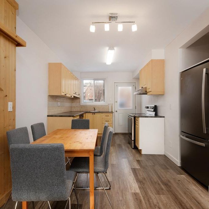 Charmant Appartement Meublé à Louer à Greenfield Park Emplacement Idéal et Confort Assuré ! - Photo 1