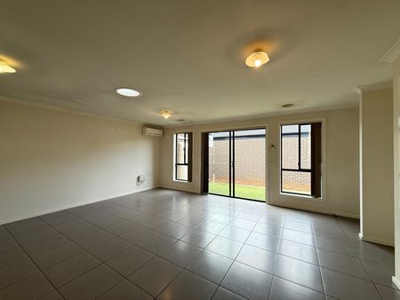 3 Bedroom Family Home - Photo 2
