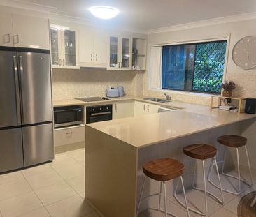 Flat mate to share prime location - Photo 3