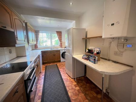 4 bedroom semi-detached house to rent - Photo 5