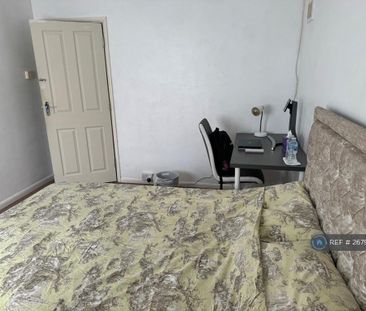 3 bedroom semi-detached house to rent - Photo 5