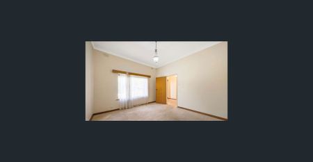 Large 3 Bedroom Home in a Great Spot - Photo 5