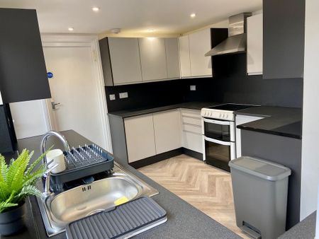 6 bedroom semi-detached house to rent - Photo 5