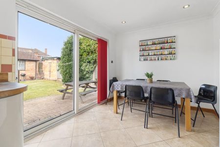 6 bedroom semi-detached house to rent - Photo 2