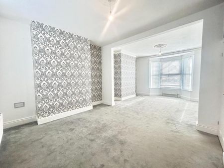 4 bedroom terraced house to rent - Photo 4