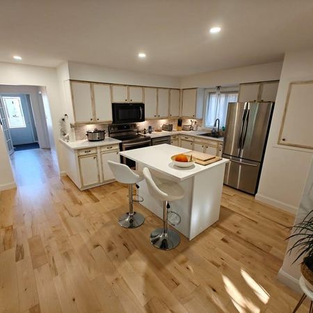 Grand logement rénové - 2125 pi2 - 3 CÀC - 2 SDB - Grande cour! - Photo 3