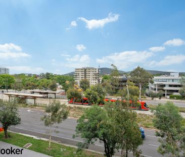 Charming Apartment in the Heart of Braddon - Photo 4