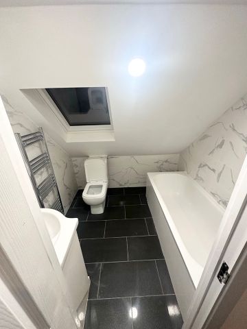 2 Bed Terraced House, Kingswood Road, IG3 - Photo 4