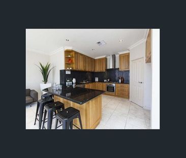 AMAZING 4x2x2 HOME LESS THAN 500m TO THE BEACH! DONT MISS OUT... - Photo 2