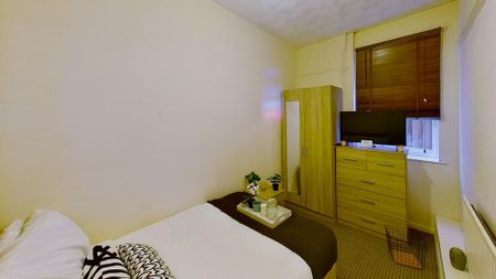 3 bedroom flat to rent - Photo 2