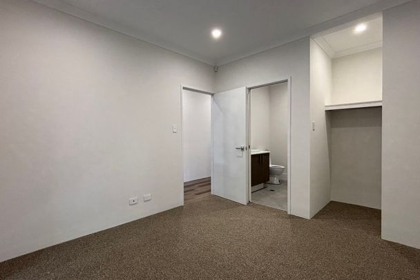 Modern, 3-Bedroom Villa in a Prime Location - Photo 1