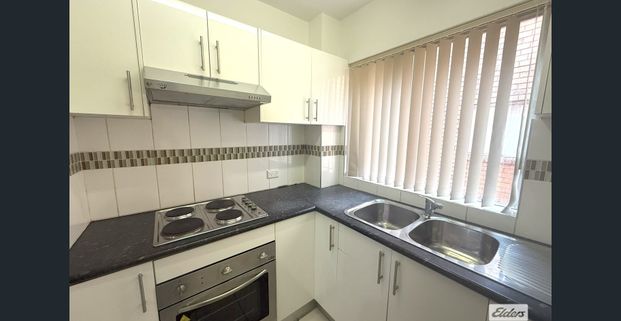 Well Maintained 2 Bedroom Unit! - Photo 1