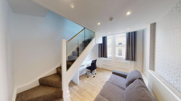 4 bedroom flat to rent - Photo 1