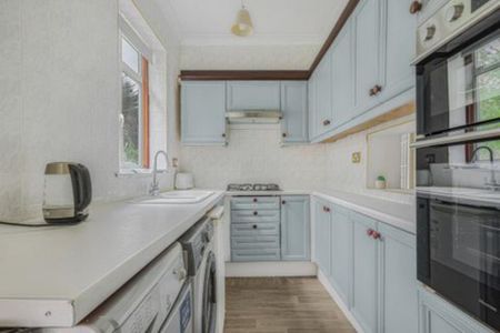 4 bedroom bungalow to rent - Photo 2