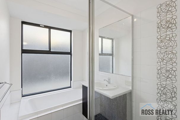 3-Bedroom Home in Banksia Grove! - Photo 1