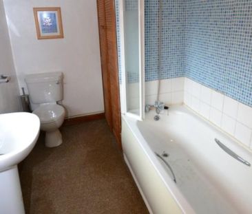 2 bedroom semi-detached house to rent - Photo 2