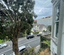 Large central Charming 1 bedroom flat (refurbished - Photo 6