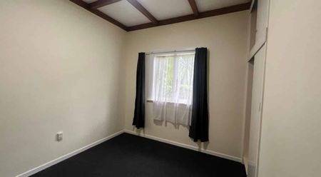 Spacious Home - Photo 3