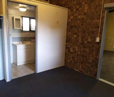 Private courtyard and close to Uni SQ - Photo 3