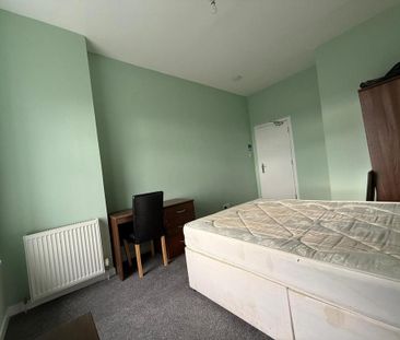 4 bedroom house of multiple occupation to rent - Photo 3