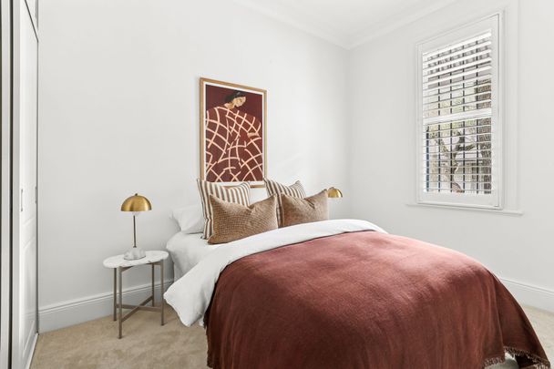 A spacious, light-filled inner city haven - Photo 1