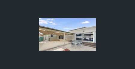 Modern 2-Bed, 2-Bath Home with Double Garage - Photo 4