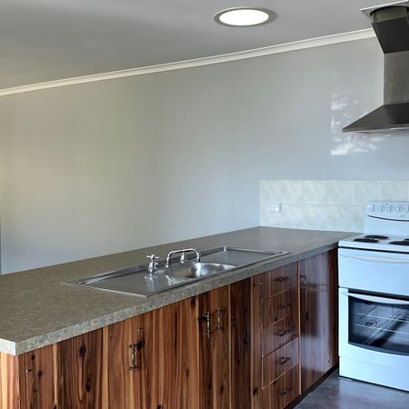 Refined Comfort and Effortless Convenience in the Heart of Lavington - Photo 4